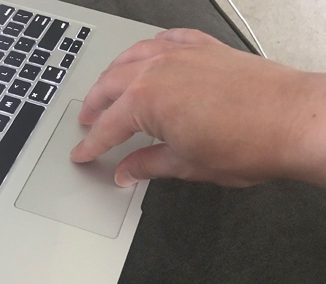 how to right click using thumb and two fingers on macbook air