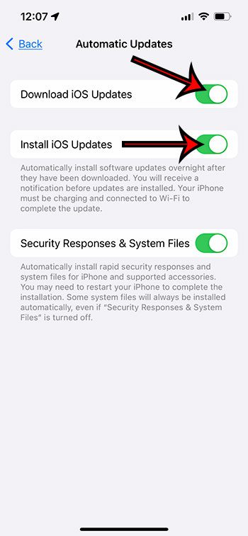 how to enable automatic iOS updates on an iPhone 13